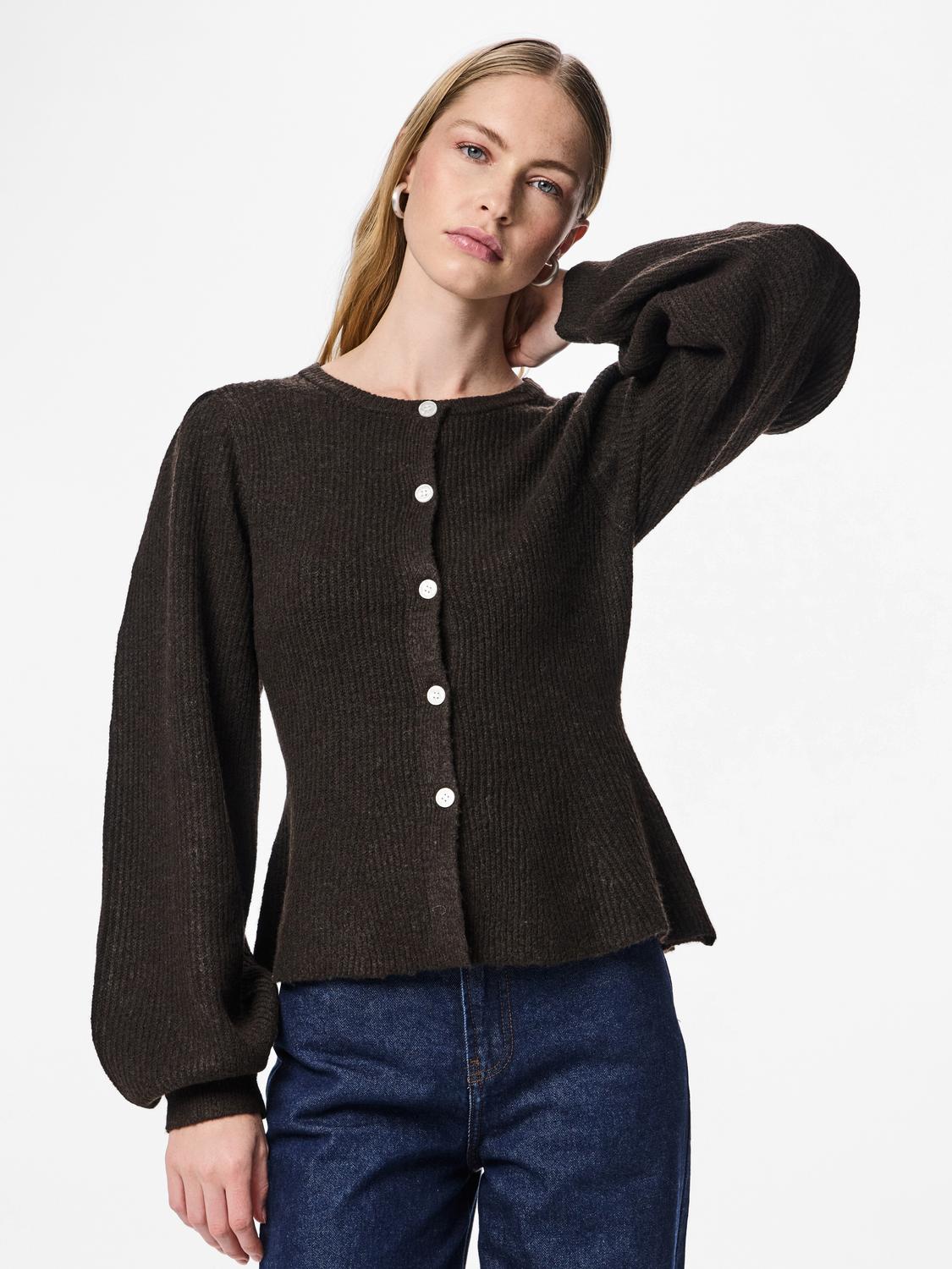 model_shot-front